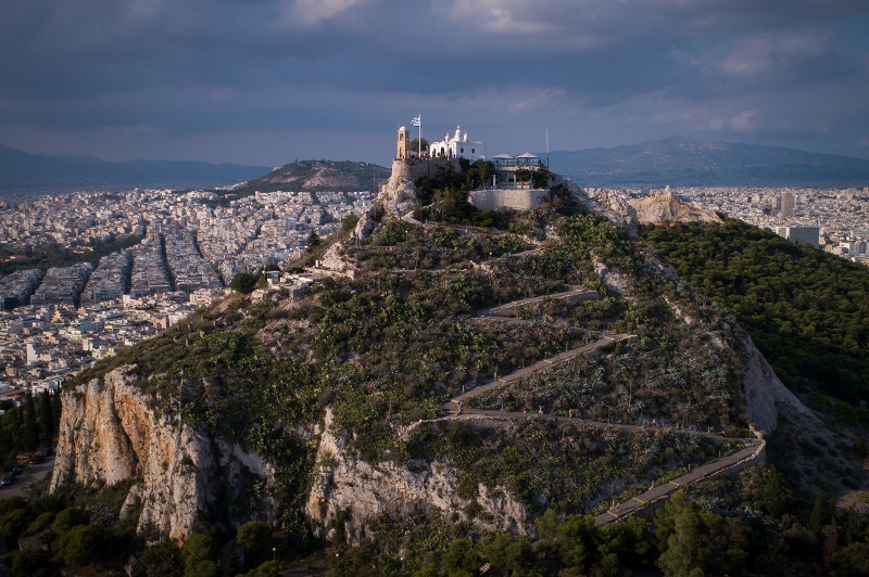 Απαγόρευση πρόσβασης στο Λόφο του Λυκαβηττού από τα μεσάνυχτα
