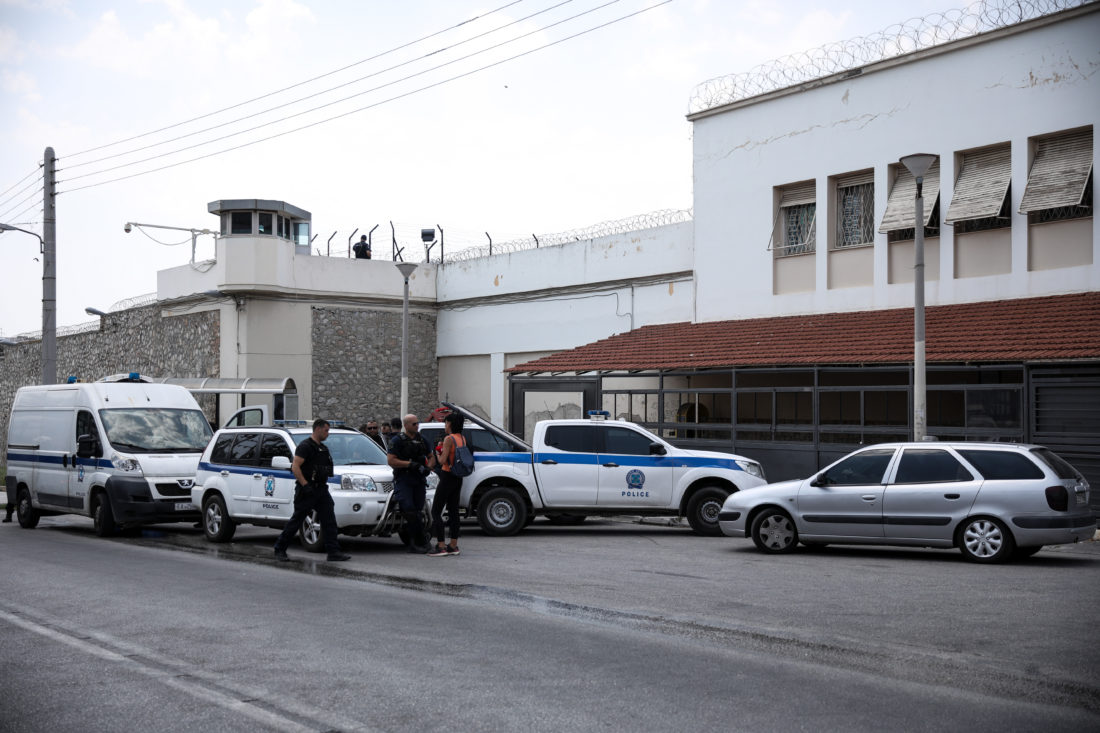 Έφοδος της Αστυνομίας στις φυλακές Κορυδαλλού – Βρέθηκαν όπλα και ναρκωτικά