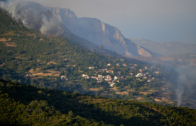Απειλήθηκε και δεύτερος οικισμός από την πυρκαγιά στην Εύβοια