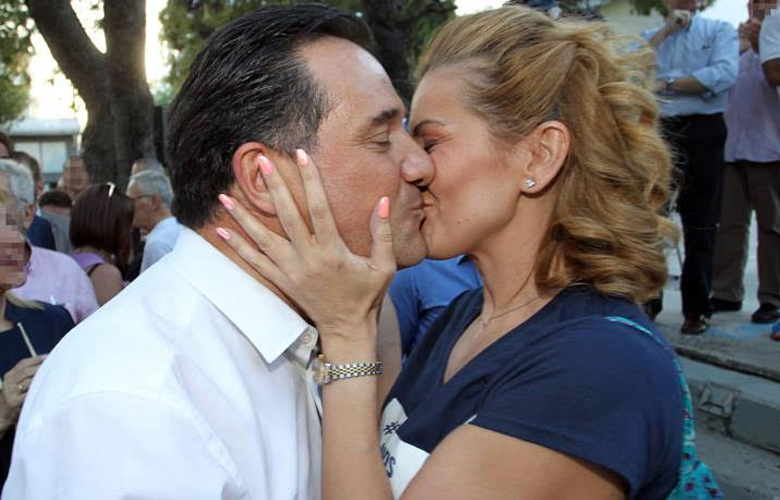 To «καυτό» φιλί της Ευγενίας Μανωλίδου στον Άδωνι Γεωργιάδη