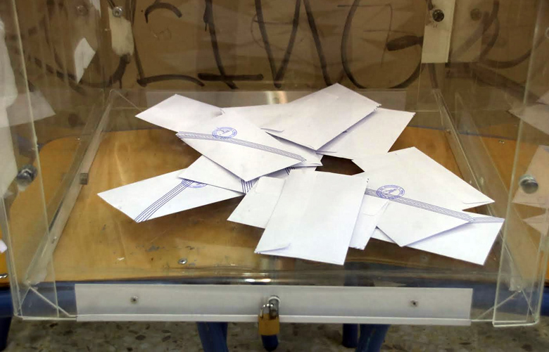 Έκλεψαν κάλπη από εκλογικό κέντρο στα Εξάρχεια