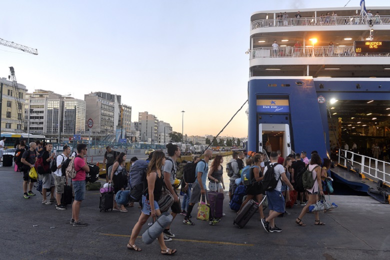 Ενημέρωση για τα δικαιώματα των επιβατών στο λιμάνι του Πειραιά