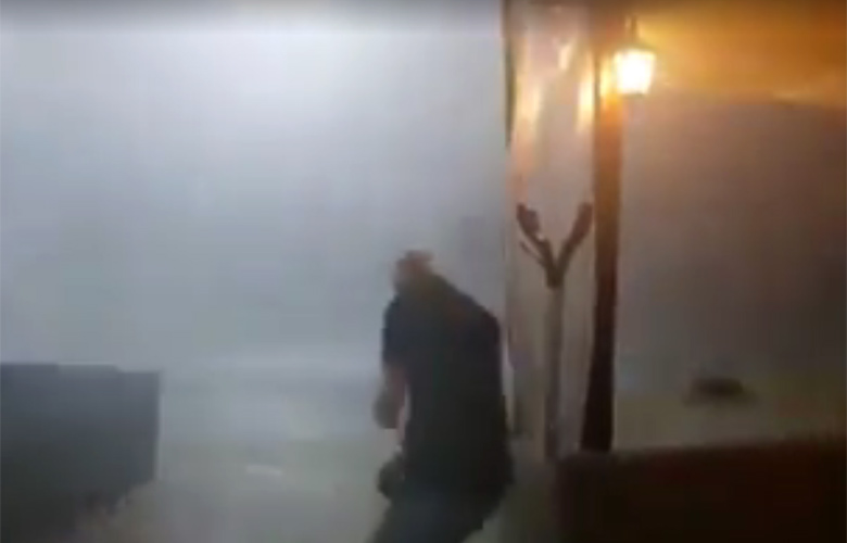 Σοκάρει το βίντεο με την στιγμή που ανεμοστρόβιλος χτυπάει την Χαλκιδική
