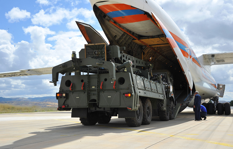 Οι πρώτες φωτογραφίες από την άφιξη των S-400 στην Τουρκία