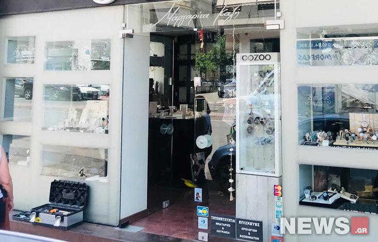 Βίντεο με ληστές να μπουκάρουν σε κοσμηματοπωλείο στα Πατήσια