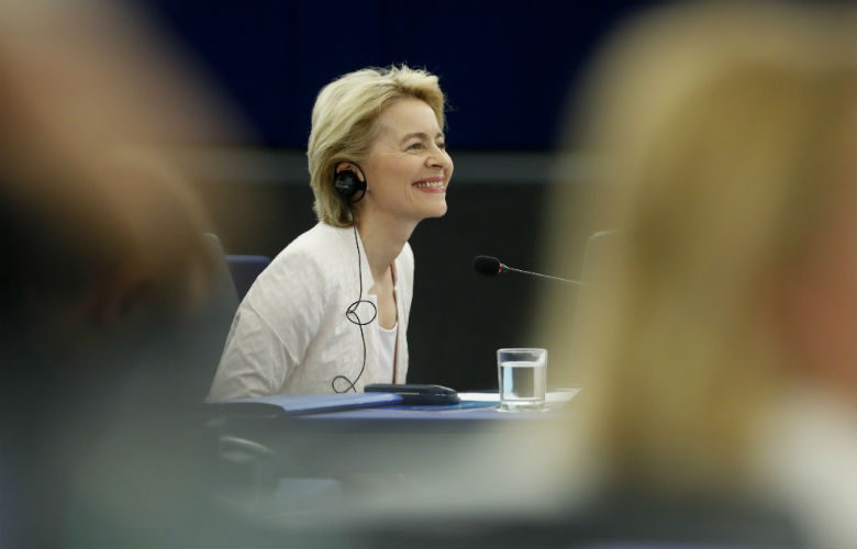 Μέρκελ, Μακρόν, Γιούνκερ, Μισέλ και Στόλτενμπεργκ συνεχάρησαν την Ούρσουλα φον ντερ Λάιεν