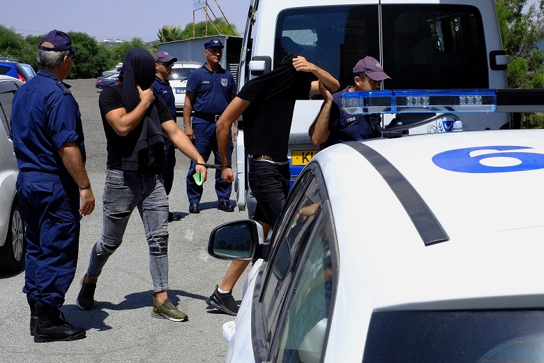 Κύπρος: Οκταήμερη κράτηση των 12 υπόπτων για το βιασμό της 19χρονης
