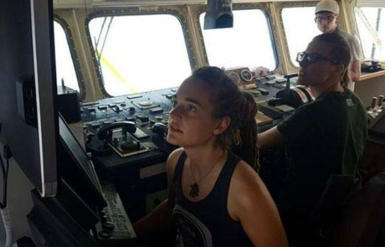 Αναχώρησε από την Ιταλία η καπετάνισσα Ρακέτε