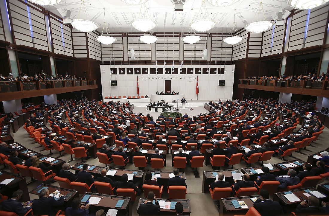 Προκαλούν με κοινή ανακοίνωση τους τα τέσσερα κόμματα της Τουρκικής Βουλής
