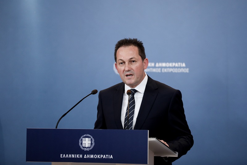 Τι είπε ο κυβερνητικός εκπρόσωπος για αφορολόγητο και επιδόματα
