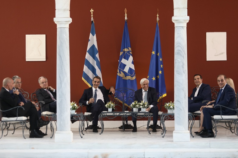 Σε συναινετικό κλίμα η δεξίωση των πολιτικών αρχηγών στο Προεδρικό Μέγαρο