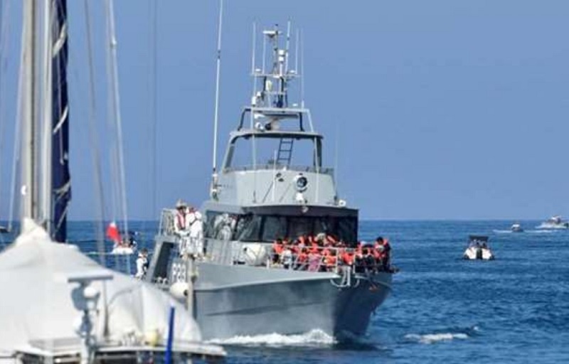 Δεκατρείς συλλήψεις σε Ιταλία και Ελλάδα για παράνομη μεταφορά μεταναστών