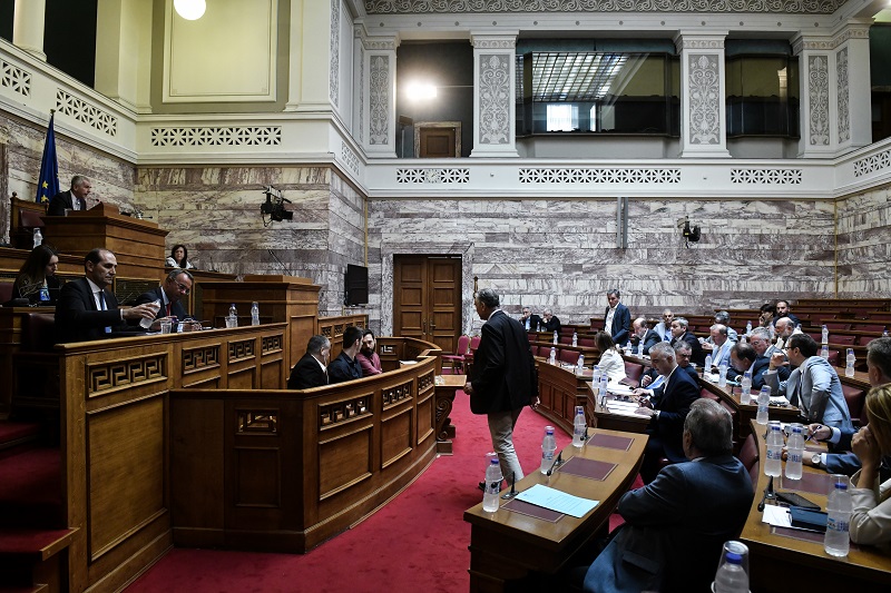Πέρασε με ευρεία πλειοψηφία στην Επιτροπή το φορολογικό νομοσχέδιο