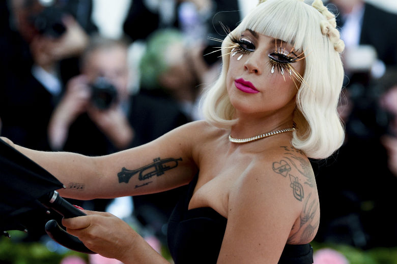 Η Lady Gaga χρηματοδοτεί αίθουσες διδασκαλίας