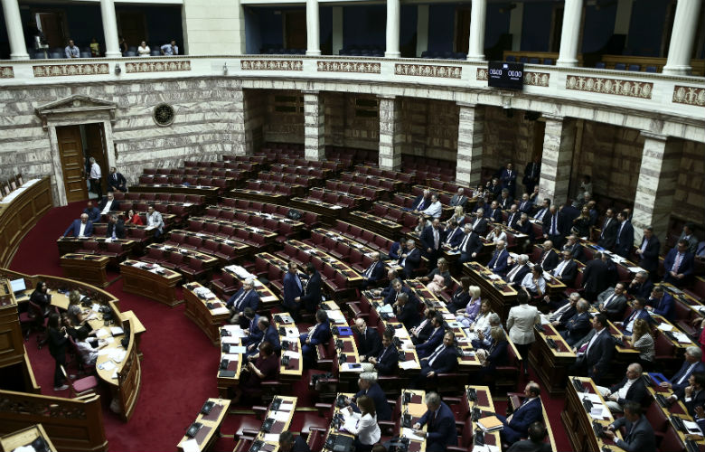 Έκλεισε ο πρώτος κύκλος νομοθετημάτων της κυβέρνησης – Πώς ψήφισαν τα κόμματα το διυπουργικό νομοσχέδιο