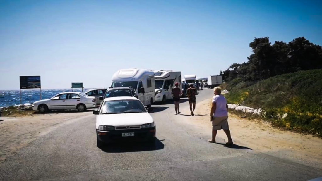 Φωτιά στην Ελαφόνησο: Εκκενώνεται ξανά το κάμπινγκ και o οικισμός Παναγιά