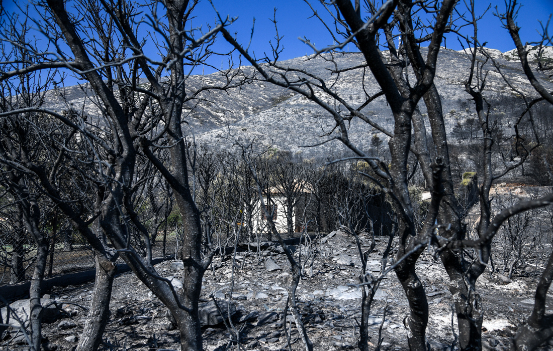 Δεκαπέντε ραδιοφωνικοί σταθμοί καταστράφηκαν από τη φωτιά στον Υμηττό