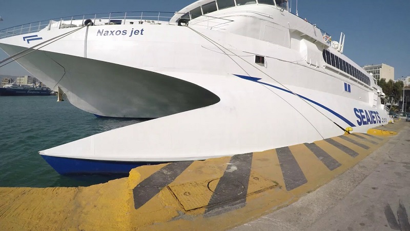 Δεμένο στη Ραφήνα το «Naxos jet» λόγω των ισχυρών ανέμων