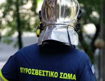 Η Πυροσβεστική απεγκλώβισε ηλικιωμένο που έπεσε σε ρέμα στη Θεσσαλονίκη
