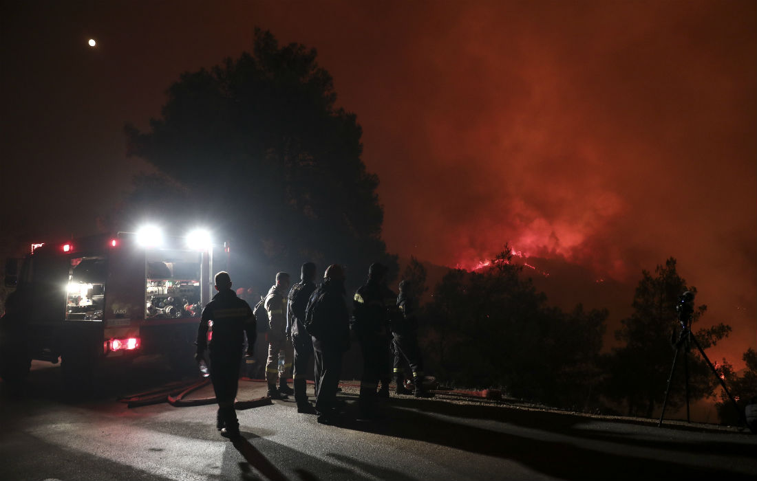 Δεύτερη δραματική νύχτα στην Εύβοια – «Μάχη» με τις φλόγες συνεχίζουν να δίνουν οι Πυροσβέστες