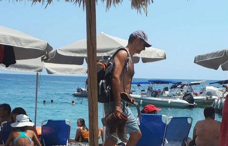 Σε παραλία των Σφακίων ο Κυριάκος Μητσοτάκης
