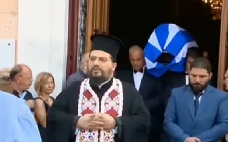 Σε κλίμα οδύνης η κηδεία του χειριστή του ελικοπτέρου στον Πόρο