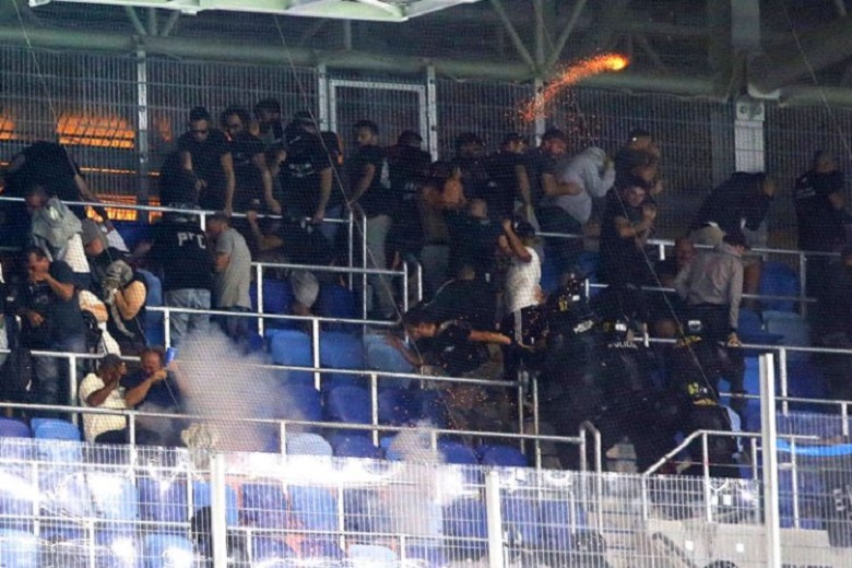 Σοβαρός τραυματισμός οπαδού του ΠΑΟΚ στο μάτι από πλαστική σφαίρα