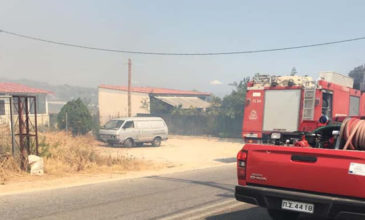 Πληροφορίες αναφέρουν πως στην φωτιά της Λούτσας υπάρχει σπίτι που καίγεται