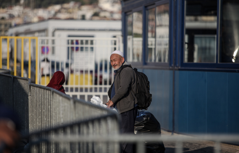 Στο λιμάνι της Μυτιλήνης το αρματαγωγό Ρόδος για τους πρόσφυγες