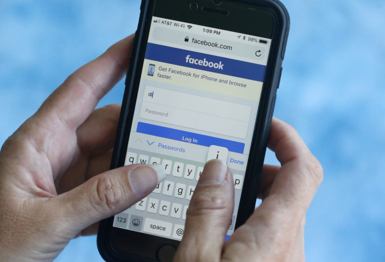 Πώς το Facebook «αδειάζει» κρυφά την μπαταρία του κινητού