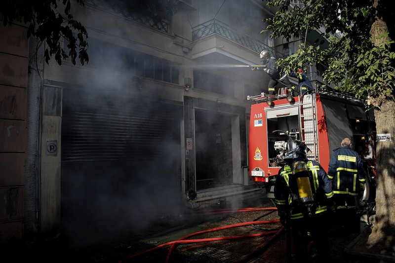 Αναστάτωση στο Νέο Κόσμο από πυρκαγιά σε κατάστημα