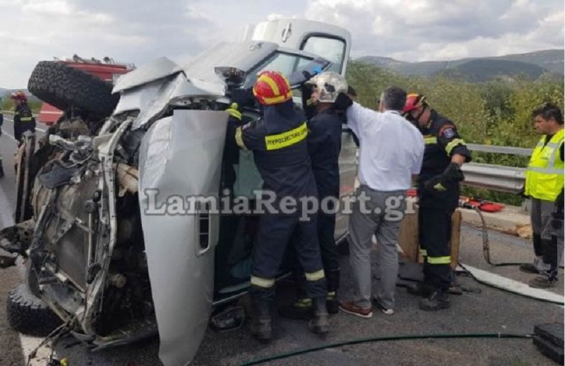 Σοκαριστικό τροχαίο με εγκλωβισμό στην εθνική Αθηνών-Λαμίας