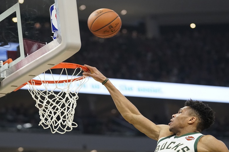 Στην κορυφή του Sports Illustrated ο Γιάννης Αντετοκούνμπο