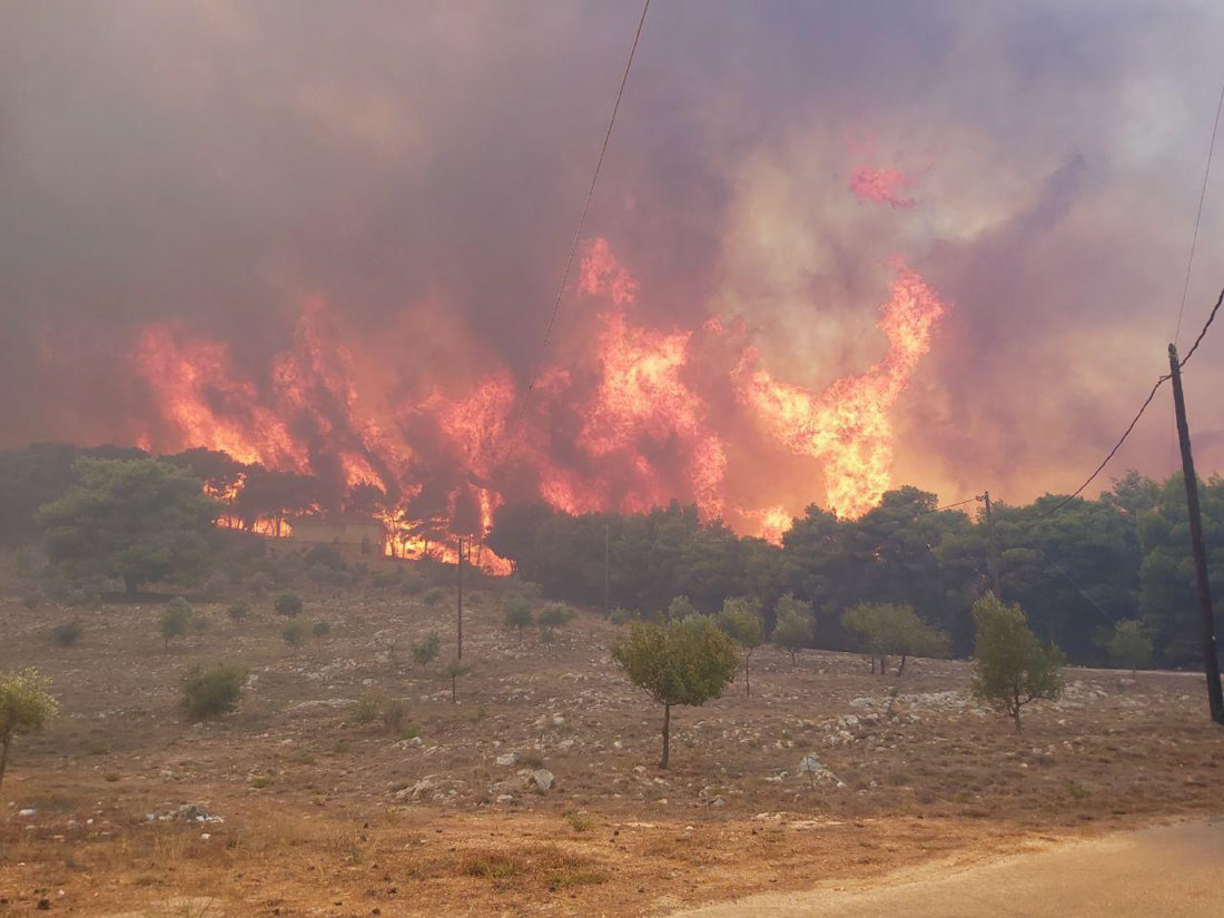 Σε εξέλιξη η φωτιά στη Ζάκυνθο – Ενισχύθηκαν οι δυνάμεις της Πυροσβεστικής