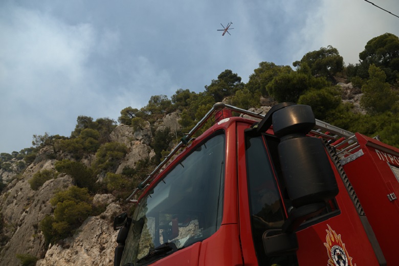 Σε ύφεση η φωτιά στη Φλόκα Αχαΐας