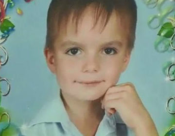 8χρονος δεν άντεξε την κακοποιήση των γονιών του και πήδηξε στο κενό