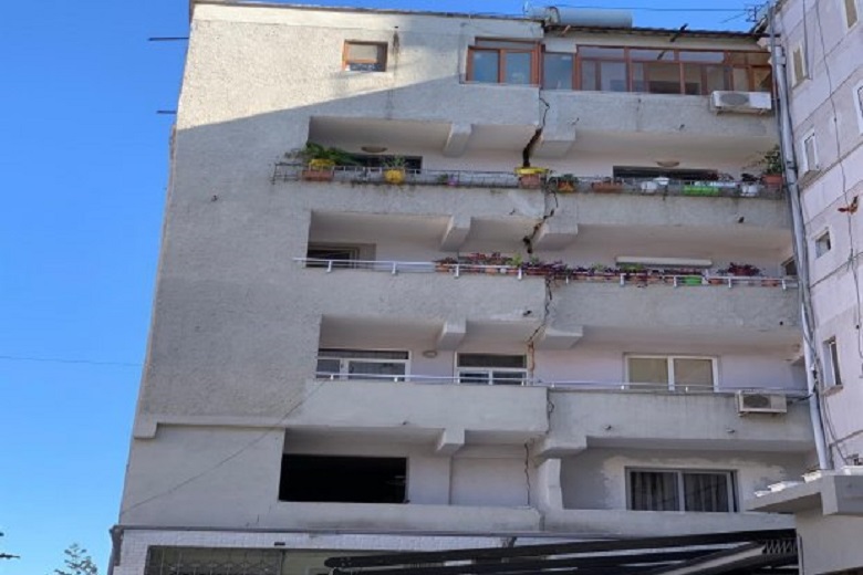 Zημιές σε κτίρια στην Αλβανία από τον ισχυρότατο σεισμό