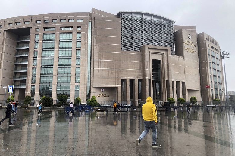 Καταδικάστηκε σε φυλάκιση επειδή αποκάλυψε τη σχέση της ρύπανσης με τον καρκίνο