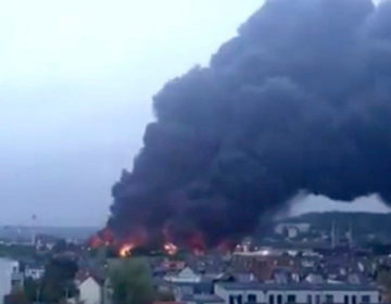 Περιορίσθηκε η πυρκαγιά σε χημικό εργοστάσιο στη Ρουέν