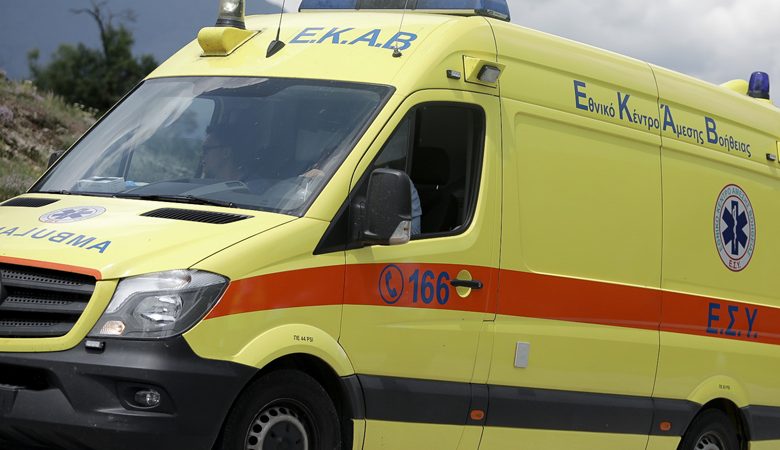 Δύο τραυματίες από σύγκρουση αυτοκινήτου με τρακτέρ στην εθνική οδό Θεσσαλονίκης-Έδεσσας