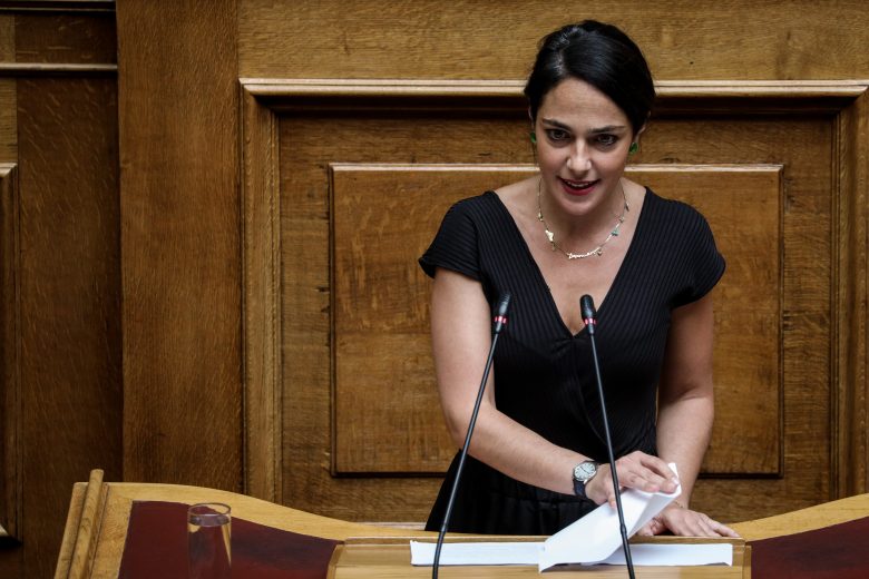 Σάλος για τον «εθελοντισμό» το ’40 που «είδε» η Δόμνα Μηχαηλίδου