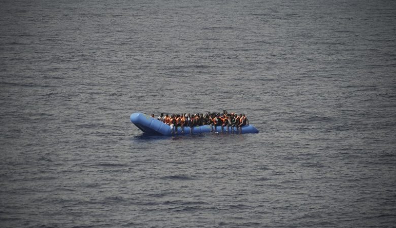 Περισυνελέγησαν δεκάδες μετανάστες από σκάφος νότια της Κρήτης
