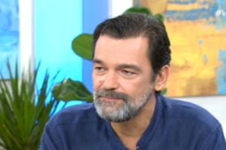 Κωνσταντίνος Καζάκος: Η Τζένη Καρέζη έφυγε με ένα μικρό χαμογελάκι στα χείλη