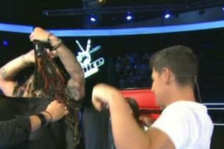 The Voice: Γνωστός τραγουδιστής πήγε στο παιχνίδι και η Παπαρίζου…τον έγδυσε