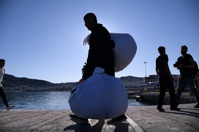 Κάτοικοι της Λέσβου παρεμπόδισαν πλοίο ΜΚΟ να προσεγγίσει το λιμάνι