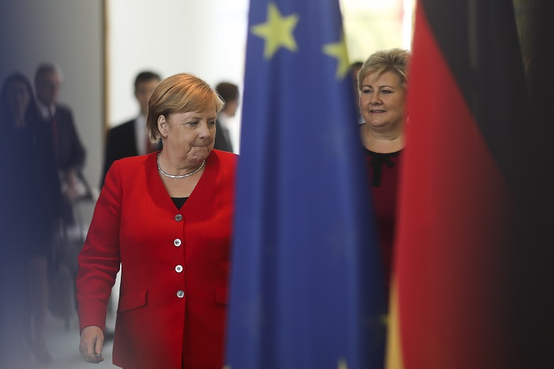 Η Μέρκελ καλεί το ΝΑΤΟ να «ασχοληθεί» με τις επιχειρήσεις της Τουρκίας στη Συρία