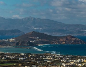 Guardian: H Νάξος στα καλύτερα μέρη της Ευρώπης με εξωτικές παραλίες