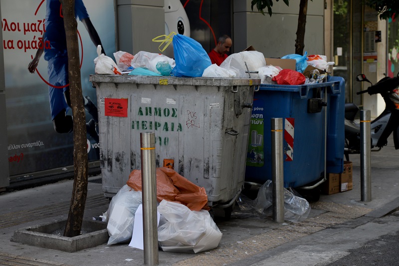 Έκκληση του Δήμου Πειραία για τα σκουπίδια