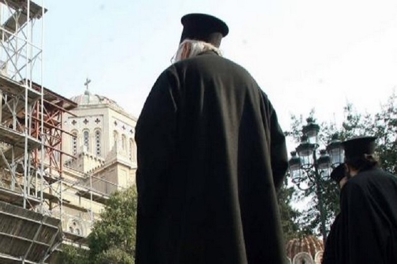 Σε αργία και προφυλακισμένος ο ιερέας που κατηγορείται για βιασμό 12χρονης