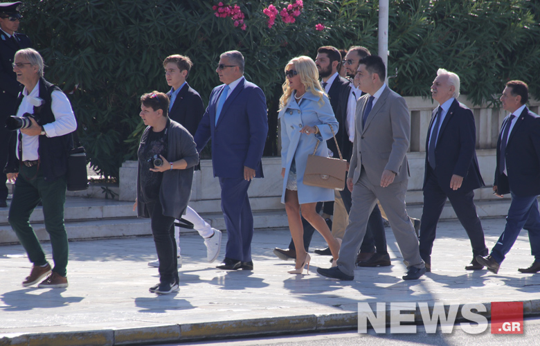 Με γαλάζια εμφάνιση στην παρέλαση η Μαρίνα Πατούλη